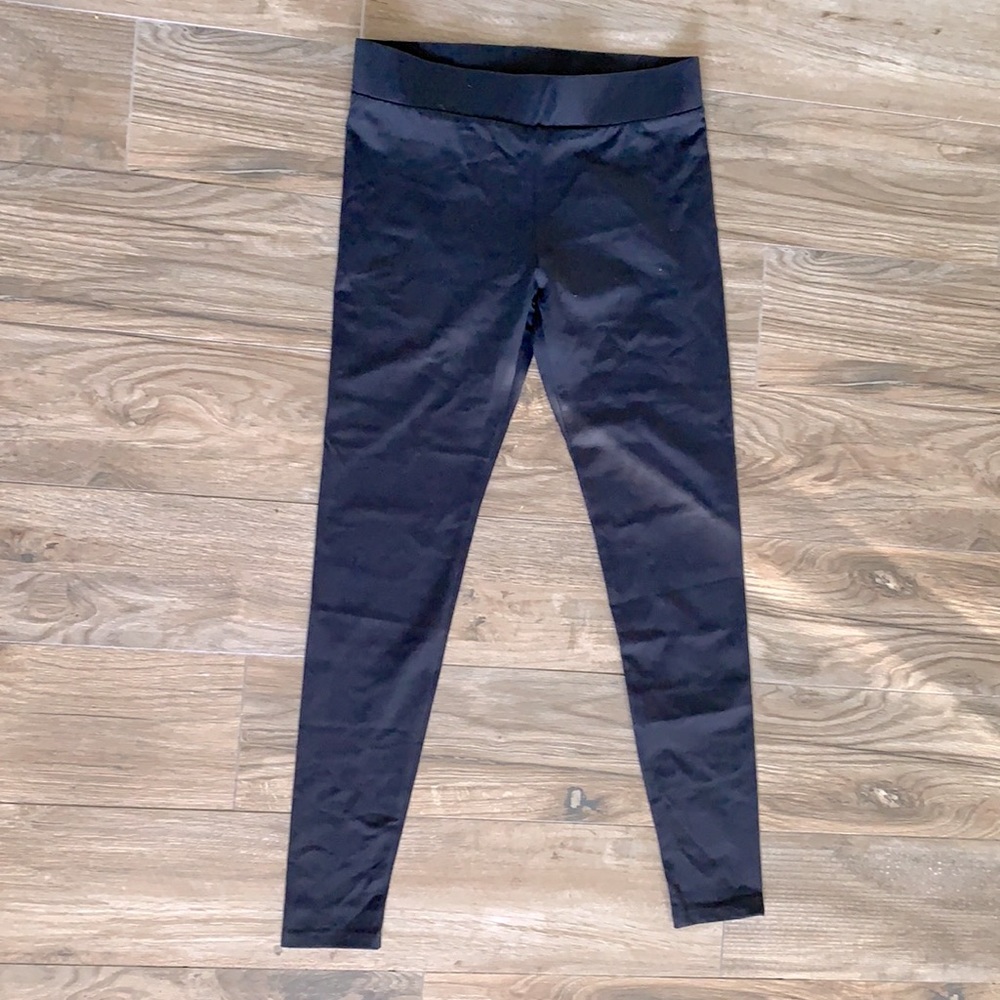 Stretchy waistband leggings.